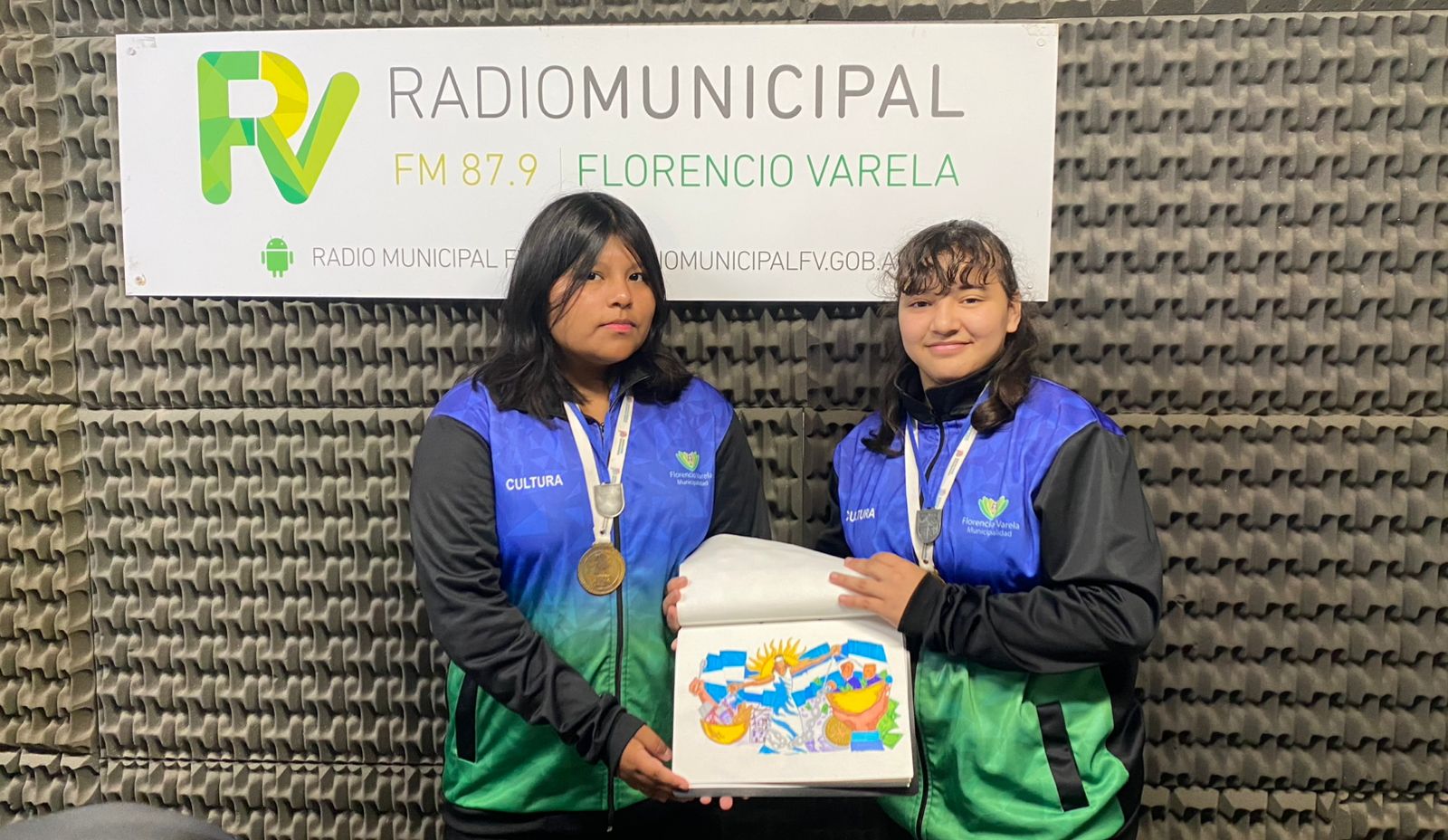 ¡Ludmila Fátima Llanos y Anahí Cabrera: ganadoras de Medallas de Oro en los Juegos Bonaerenses, Categoría Mural! 